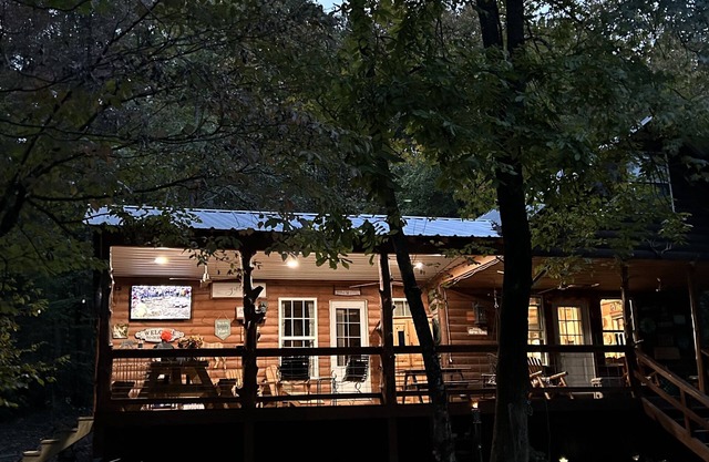 Anderson Paradise Cabin in Albert Pike Recreational Area, Caddo Gap Arkansas