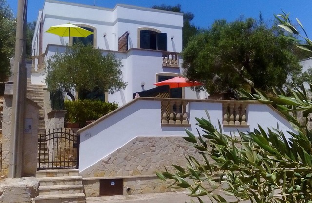 ANDRANO. Location CAVE GREEN. Villa with sea view