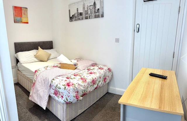 Anfield View Escape – Private Ensuite Room Near Stadium & Shops