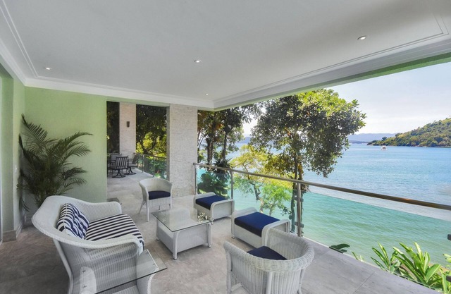 Ang013 - Sea front villa in Angra