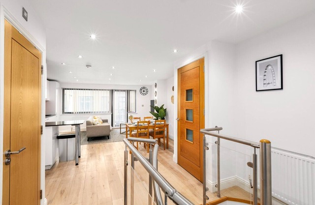 Angel 2 Bedroom 2 Bath City Flat with Balcony Duplex Spacious Zone 1 Family