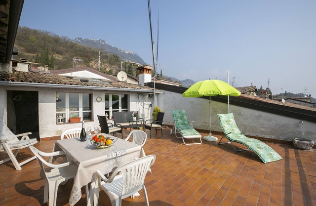 Angela -Terrace & beautiful View lake, Toscolano Maderno, Italy
