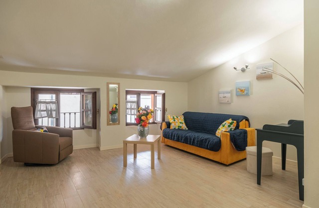 Angelina's B House - Two Bedroom Apartment, Sleeps 4