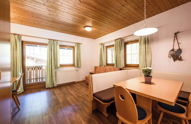 Angererhof - Holiday Apartment 'Hannes' with Mountain View, Shared Garden and Wi-Fi