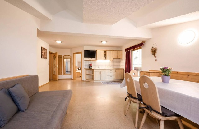 Angererhof - Holiday Apartment 'Anton' with Mountain View, Balcony and Wi-Fi