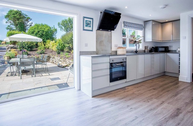 Angle Adventures - 4 Bed Cottage - Angle