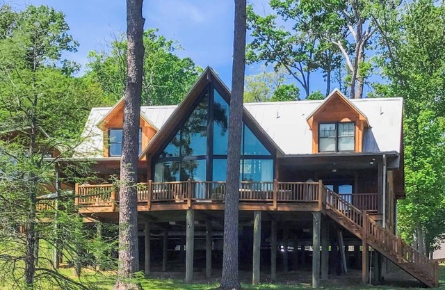 Anglers Premier+ Lodge & Cabin Double Sun Deck & Dock, Prime Fishing