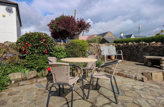 ANGORFA BACH, pet friendly, country holiday cottage in Abersoch