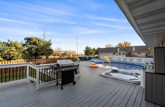 Ankeny Stay | Wtr Slide | Huge Yard | Space | I-35