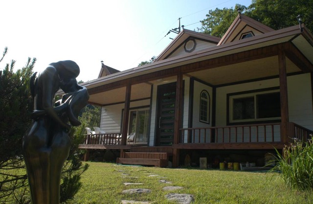 Anna House Valley Pension