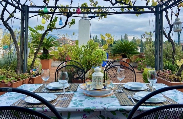 ANNA'S HANGING GARDEN