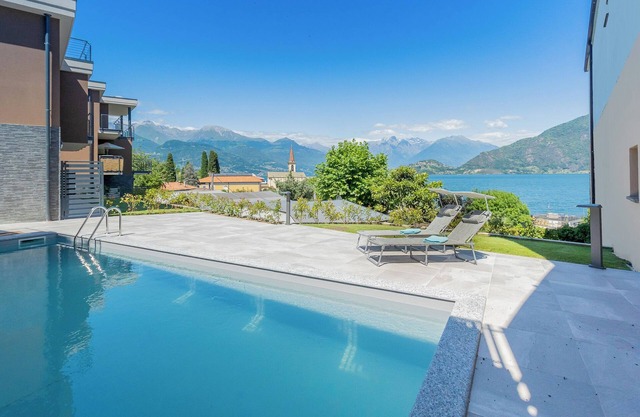 Anna's Lodge holiday flat with pool on Lake Como