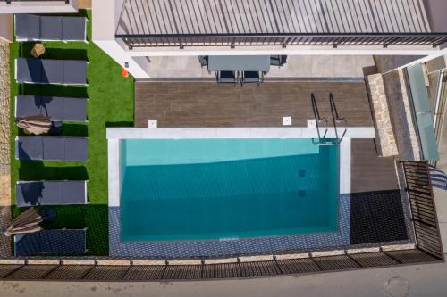 Anna's Residence with Private Pool