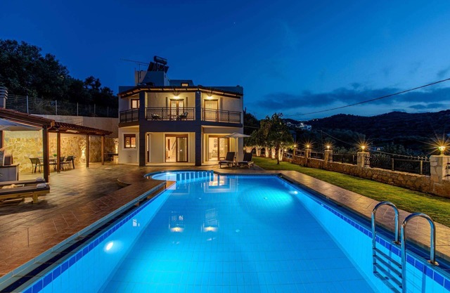 Anna - Three Bedroom Villa, Sleeps 6