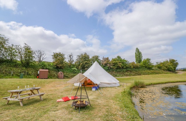 ANNAMAY, pet friendly, with open fire in Great Witley