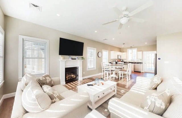Anne's Adagio An Easy Access Cottage, Pool, Clubhouse, Gym, Trails, MORE
