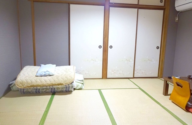 Annex Japanesestyle room 8 tatami mats with bath/Osaka Ōsaka