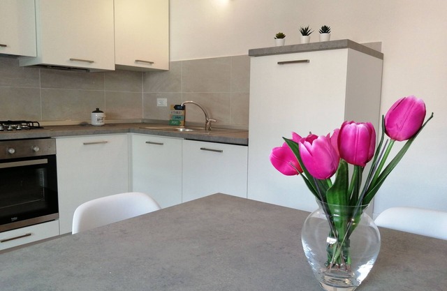 Annivè: quiet, 1 km from lake with wifi and parking and services.