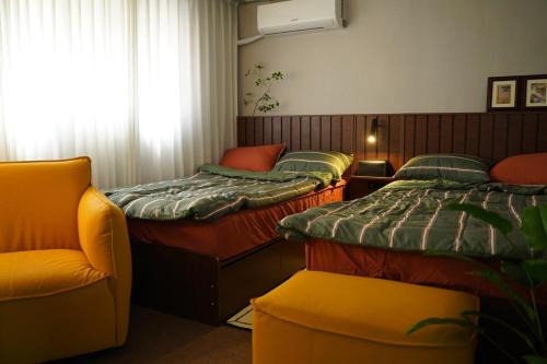 Annyeong House