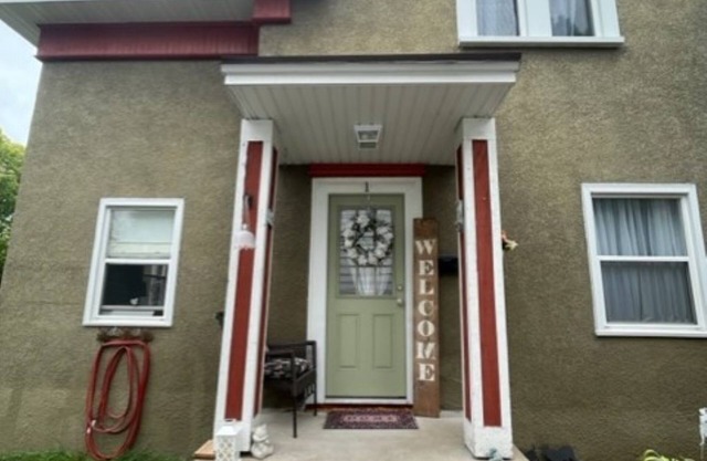 Anoka 1 bedroom Apartment in Old Victorian House