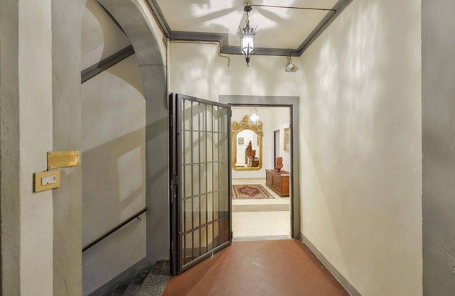 Anselmi Modern 2 Br Flat By Halldis