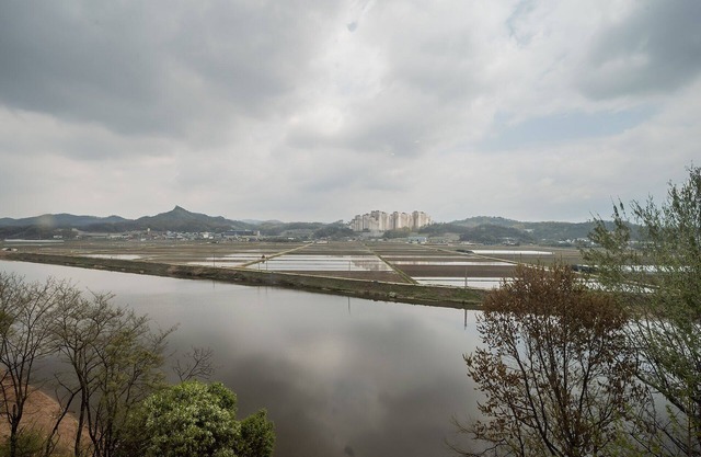 Anseong Hill House