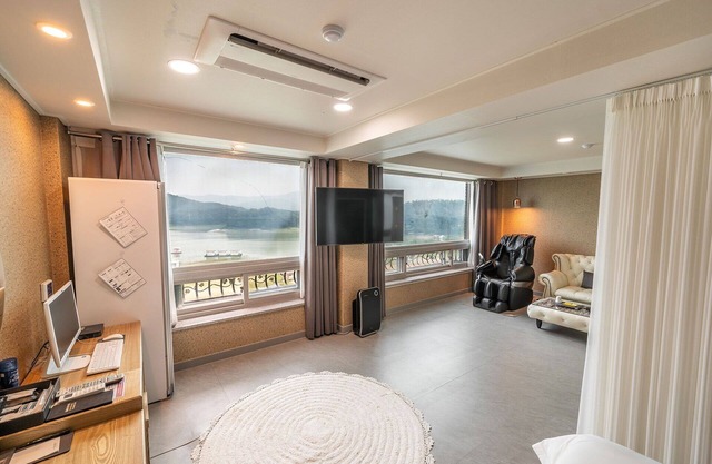 Anseong Lake Hotel