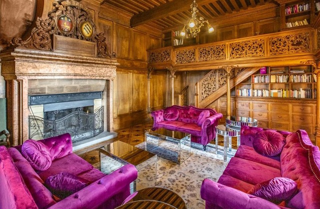 Antique apartment in the XV century Castle