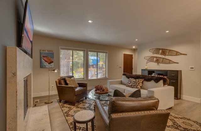 Antler House- Quiet, Charming Cabin w Cozy Fireplace, Close to Skiing