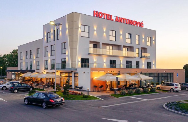 Antunović Hotel East