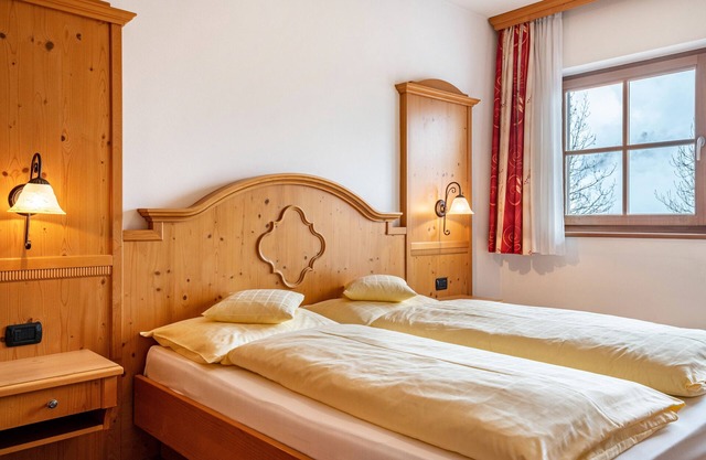 Apartment 'Apartments Mirabell Nicole' with Mountain View, Shared Terrace and Wi-Fi