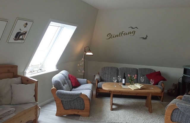Apartment on the 1st floor, with fireplace and balcony. 6 sleeping berths in the rustic attic.