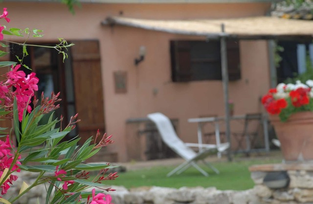 Apartment in Farmhouse for Families or Couples with Pool