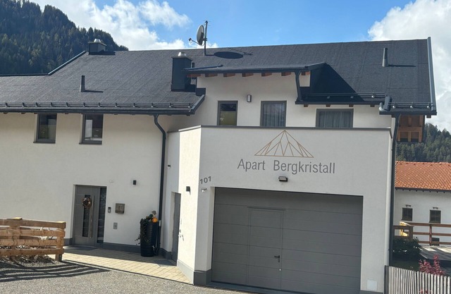 Apart Bergkristall - apartment max. 4 adults + 1 child 3 years, 2 separate bedrooms, terrace