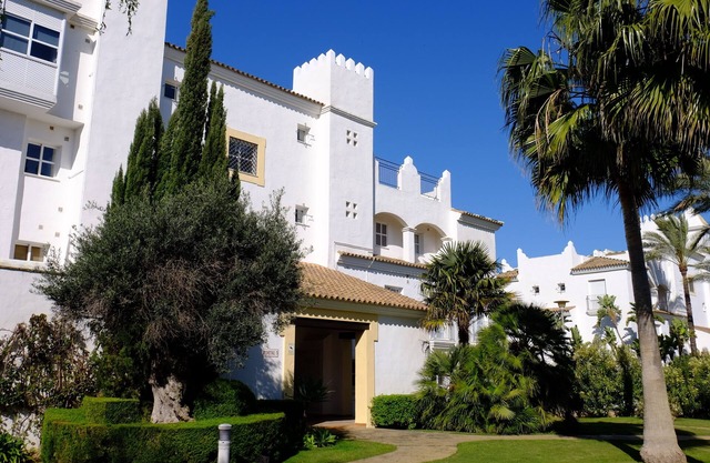 Apart. Costa Ballena in Urb. Exclusive 3D, 2B, A/C, Garage, pool, paddle.