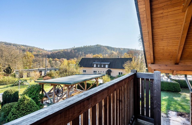Apartment 'Blockhaus - Ferienwohnung Sunrise' with Shared Garden