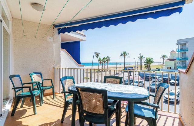 Apartment 'Edificio Victoria 1º-1ª' with Sea View, Private Terrace and Wi-Fi
