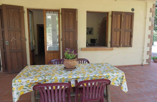 Apartment '3' with Shared Pool, Shared Garden and Wi-Fi