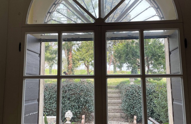 Apartment in villa with garden