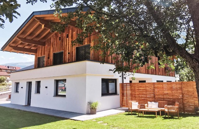 Apart Pair im Dorf