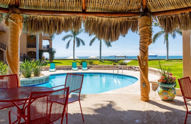 Apartamento de 2 recámaras y dos baños, junto a la playa. Vista increíble!