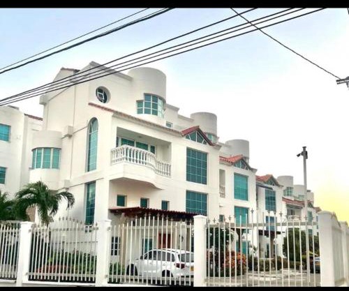 Apartaestudio en Condo Privado 100 Mts Playa