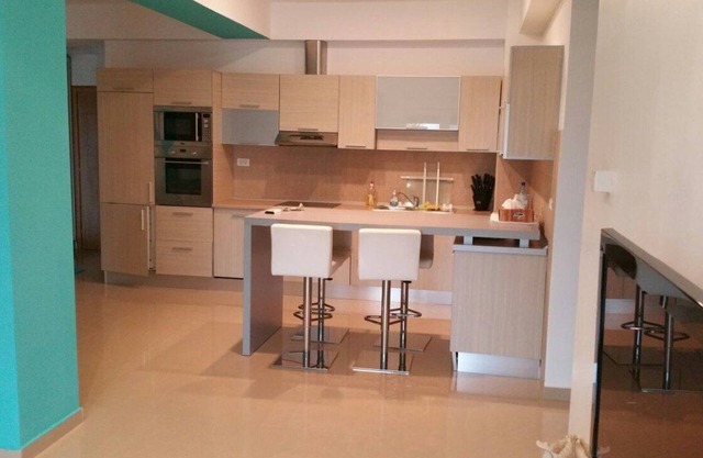 apartament 2 camere, 2 grupuri sanitare, terasa, mobilat și utilat