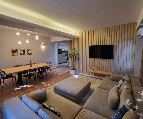 Apartament elegant cu terasă