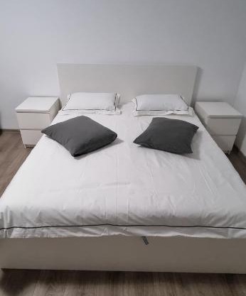 Apartament L & L
