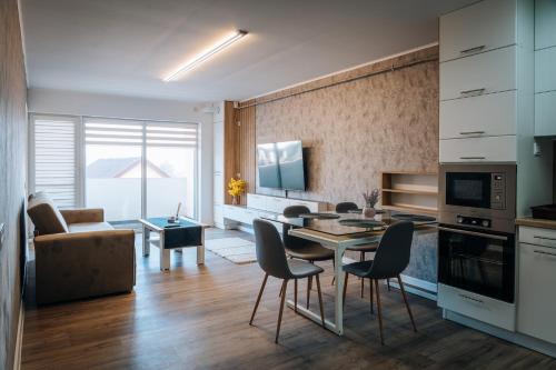 Apartament spațios cu magazin si bus