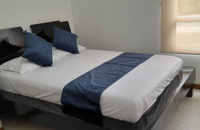 Apartamento Amoblado dos alcobas Poblado Patio bonito 70 mt 3128518111