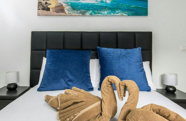 Apartamento Atenea - Two Bedroom Apartment, Sleeps 4