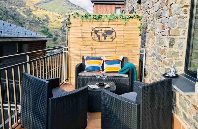APARTAMENTO CANILLO Wifi-Parquing free-Terraza HUT 5213
