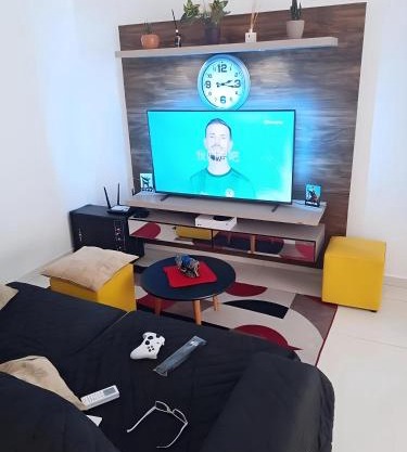 Apartamento centralizado à poucas quadras do mar.